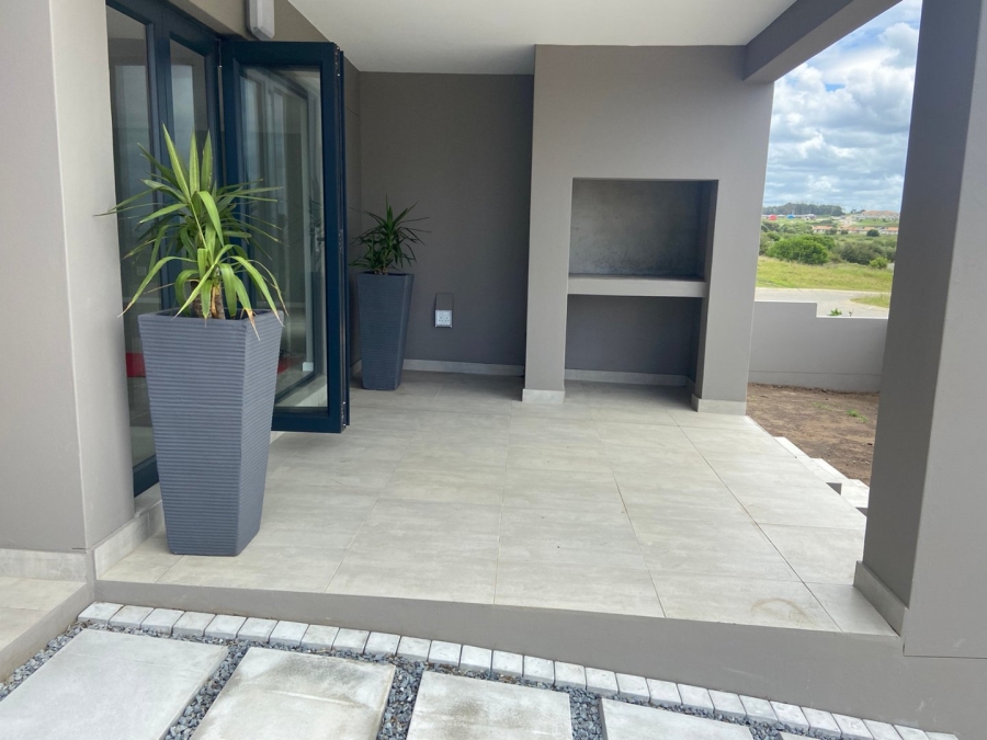4 Bedroom Property for Sale in Kidds Beach Eastern Cape